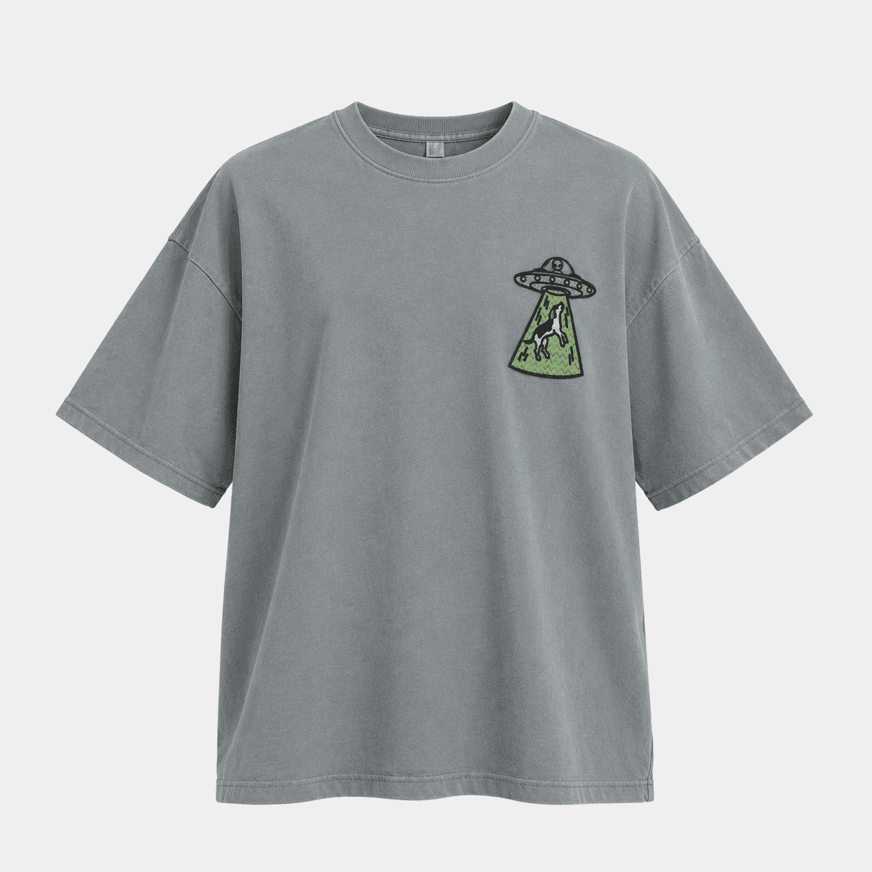 Playera oversize azul con parche de OVNI